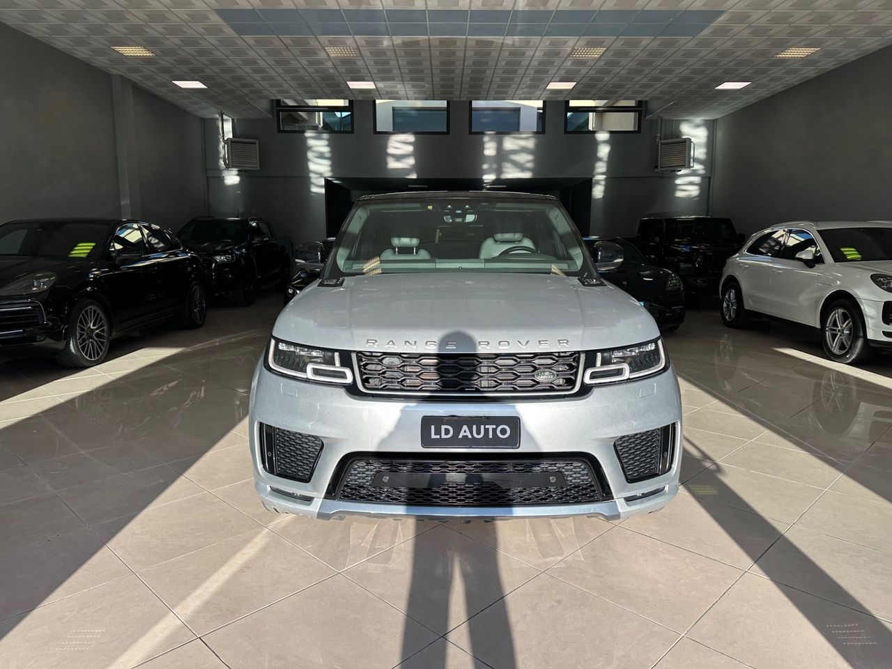 Range Rover Sport 3 - Samsaru's Car Outlet
