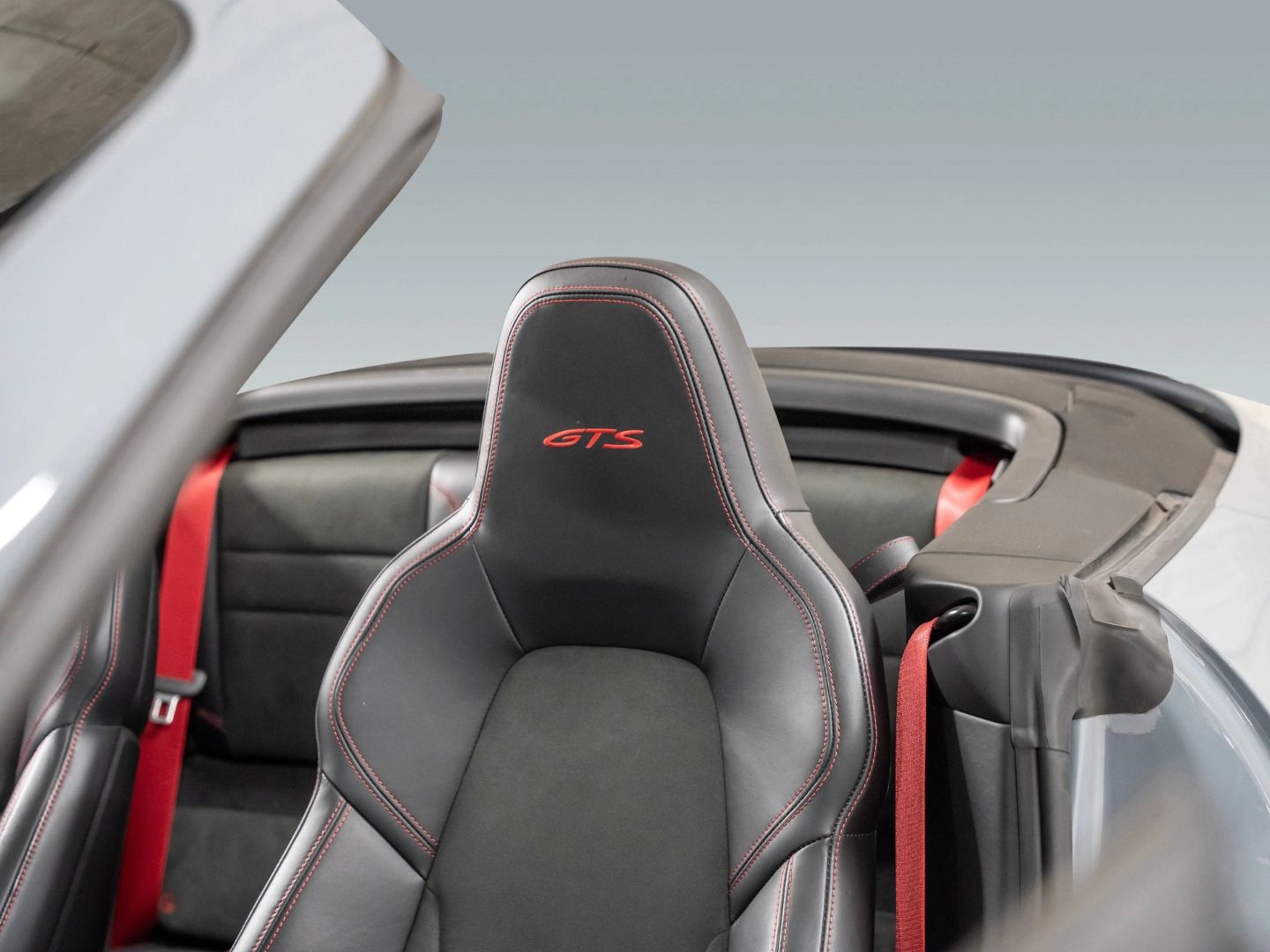 Porsche 992 Carrera 4 GTS Cabriolet InoDrive Burmester