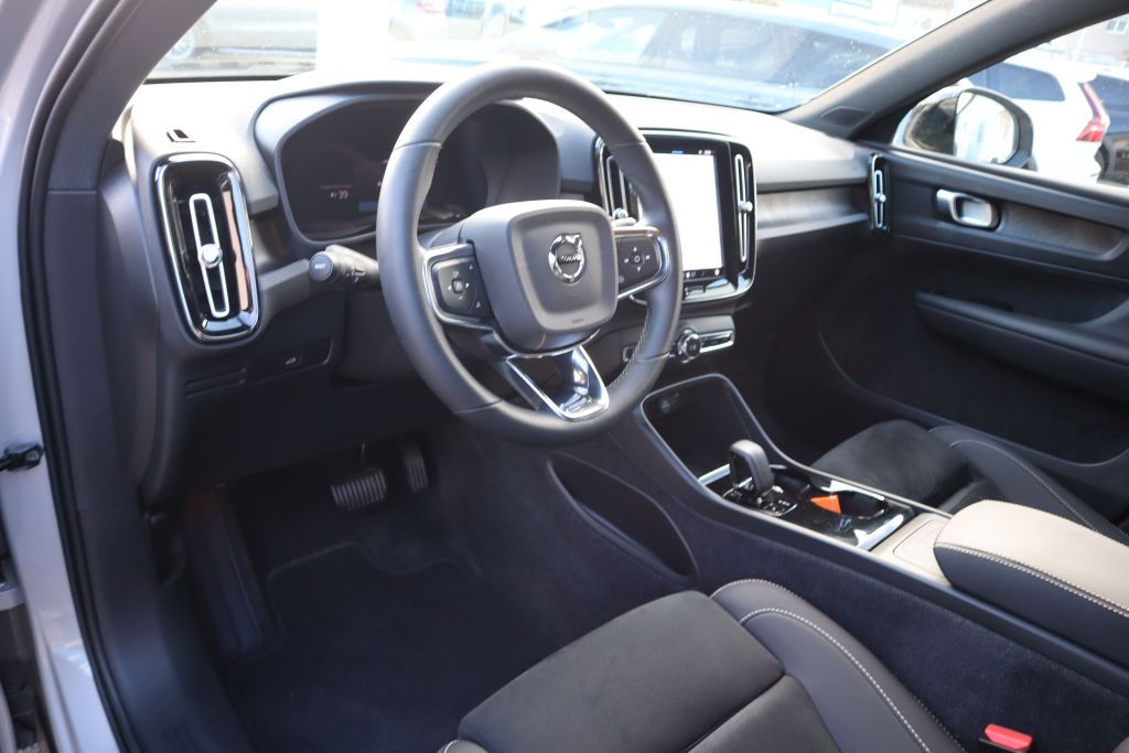 Volvo XC40 Recharge 78 kWh Twin Motor Plus|AHK|NAVI|