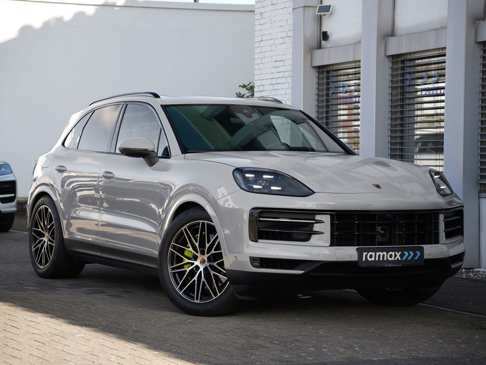 Porsche E-Hybrid INNODRIVE-LUFTF.-PANO-AHK-MASSAGE-VOLL