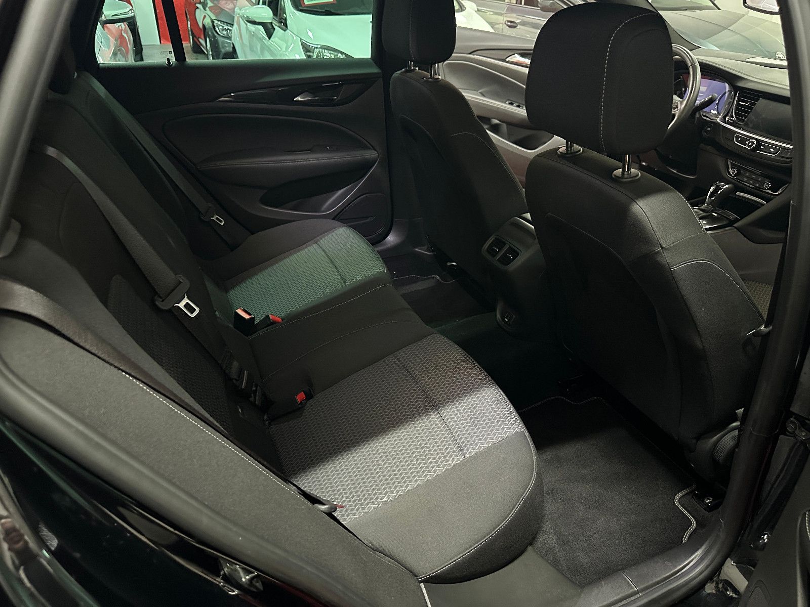 Opel Insignia B Sports Business - Samsaru's Car Outlet