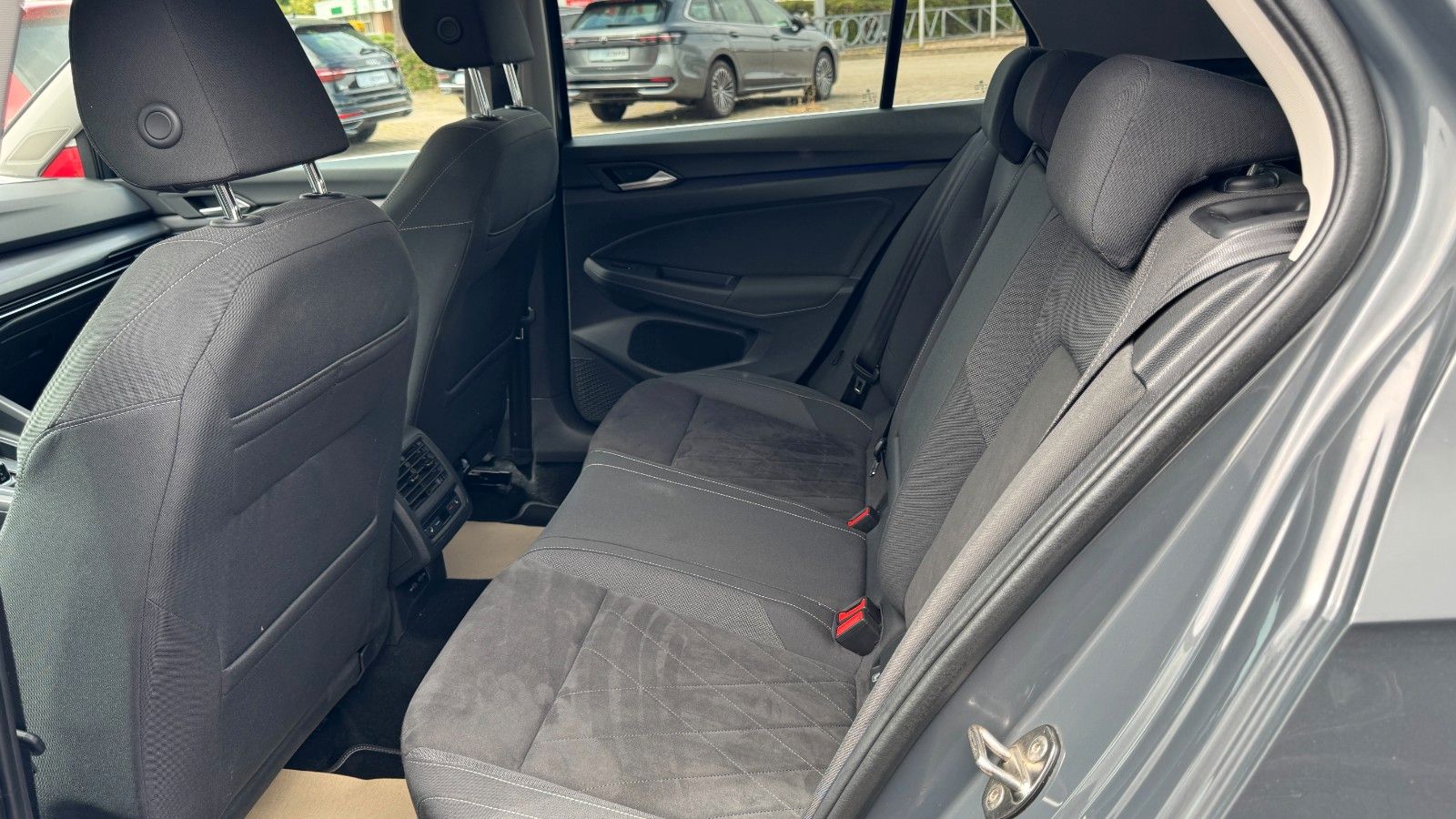 Volkswagen Golf VIII Lim. Style eTSI - Samsaru's Car Outlet