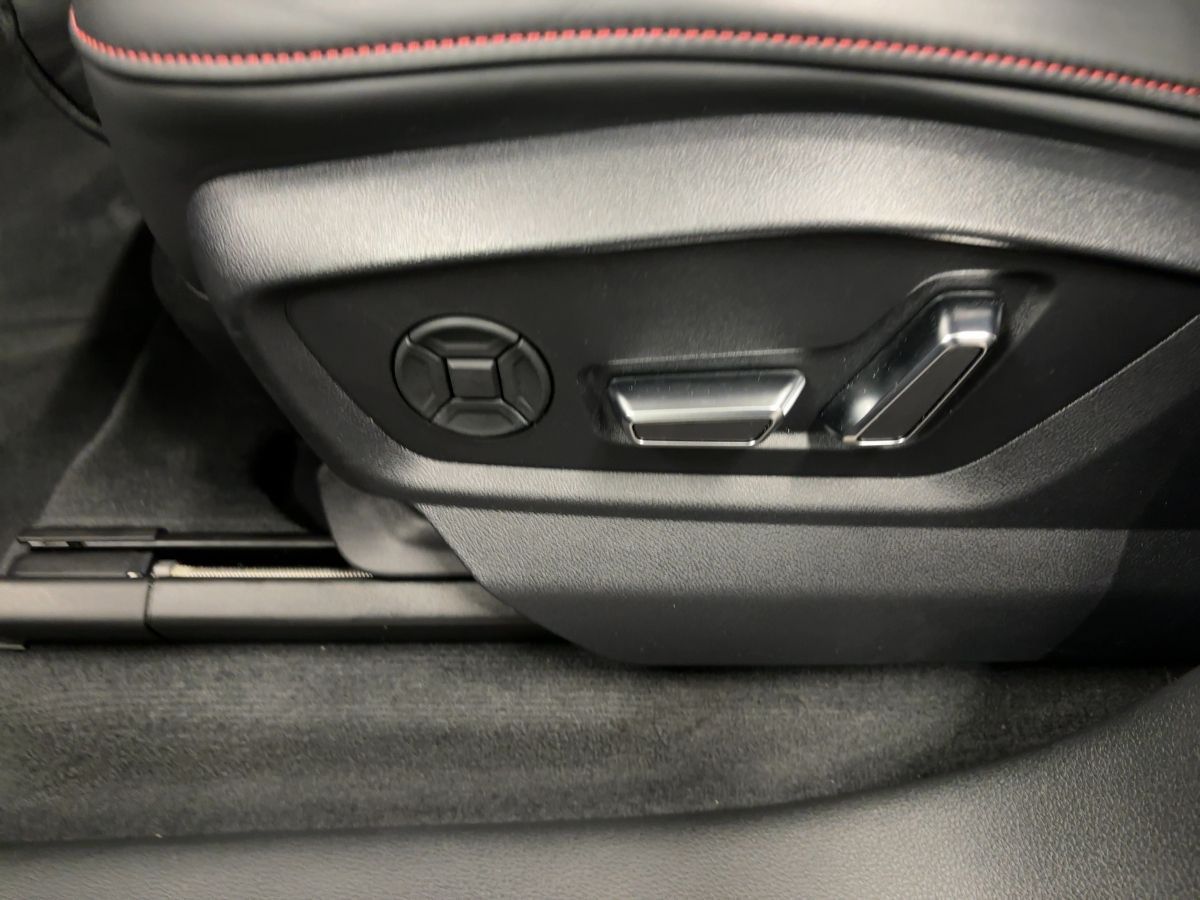 Audi RS Q8 tiptr. STDHZG MATRIX HUD PANO 360°K