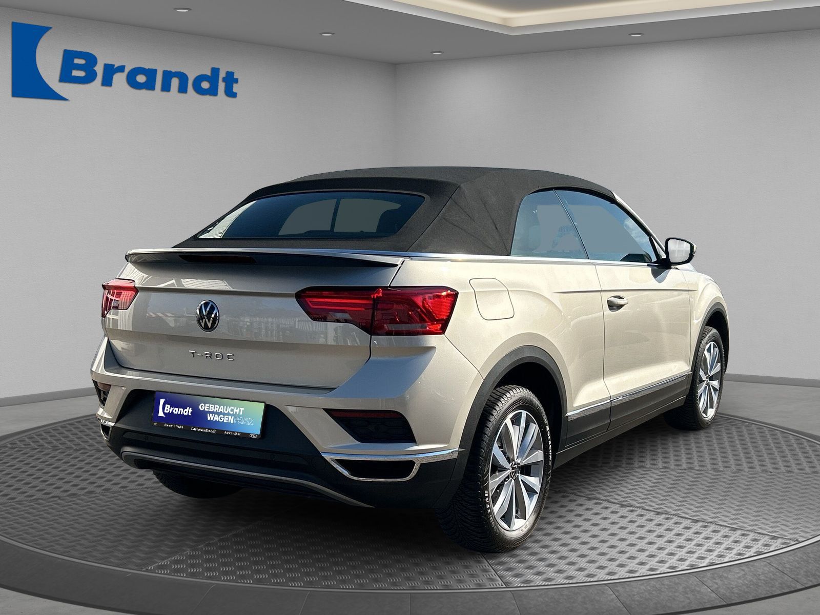 Volkswagen T-Roc 1.0 TSI Style - Samsaru's Car Outlet