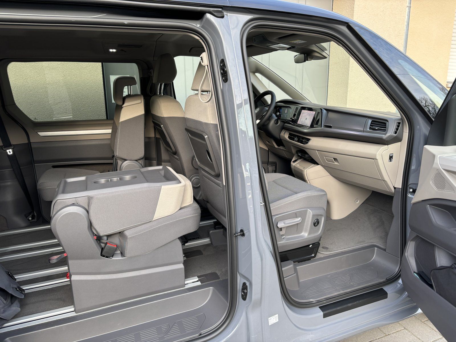 Volkswagen T7 Multivan 1.5 TSI OPF DSG Edition - Samsaru's Car Outlet