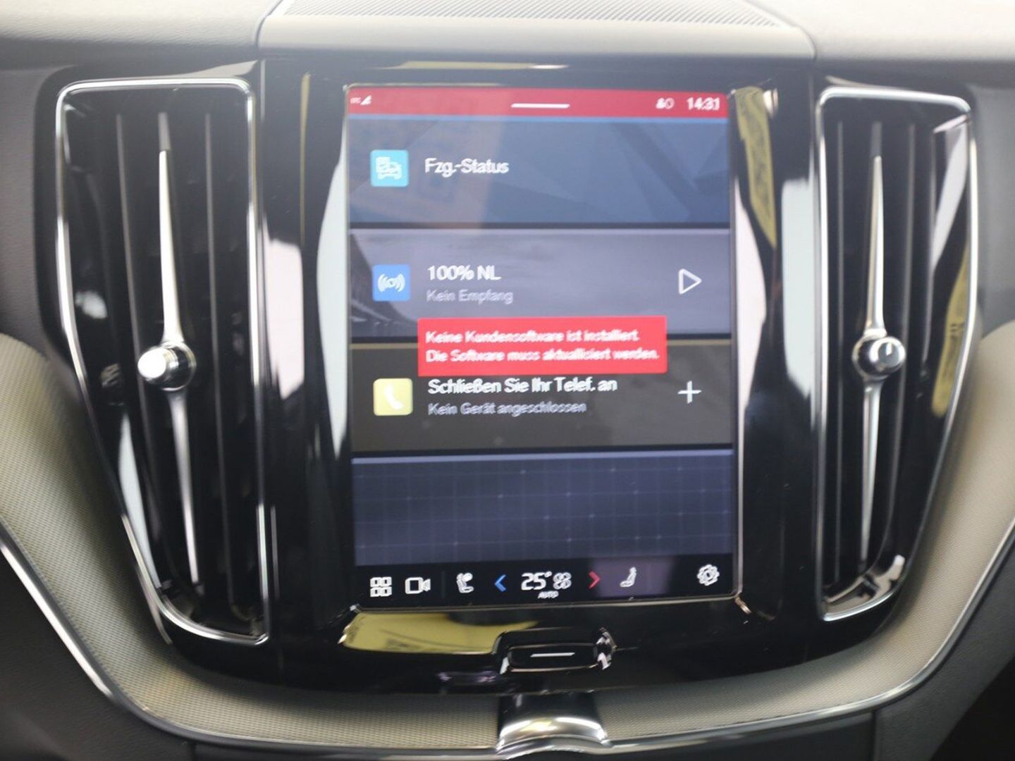 Volvo XC60 T6 Plus Black - Samsaru's Car Outlet