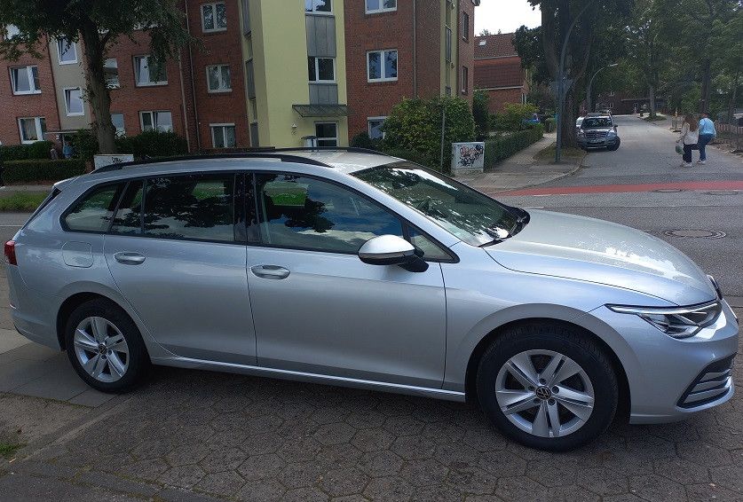 Volkswagen Golf VIII 2.0 TDi Life - Samsaru's Car Outlet