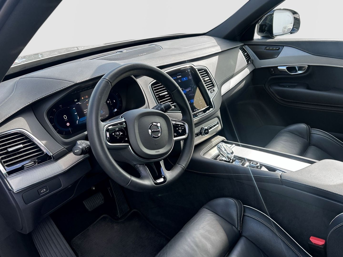 Volvo XC90 B5 Diesel AWD Plus - Samsaru's Car Outlet