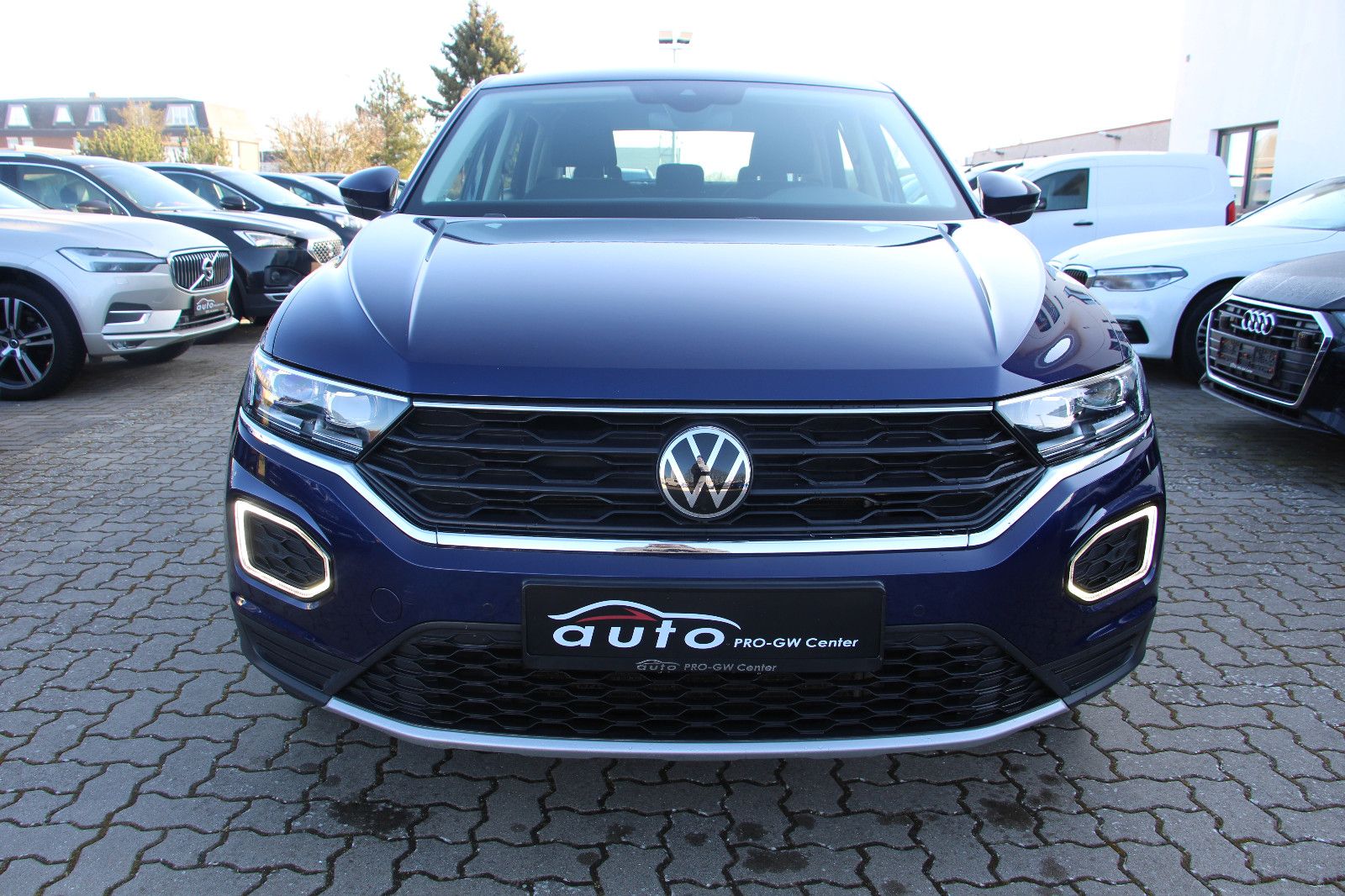 Volkswagen T-Roc Style - Samsaru's Car Outlet
