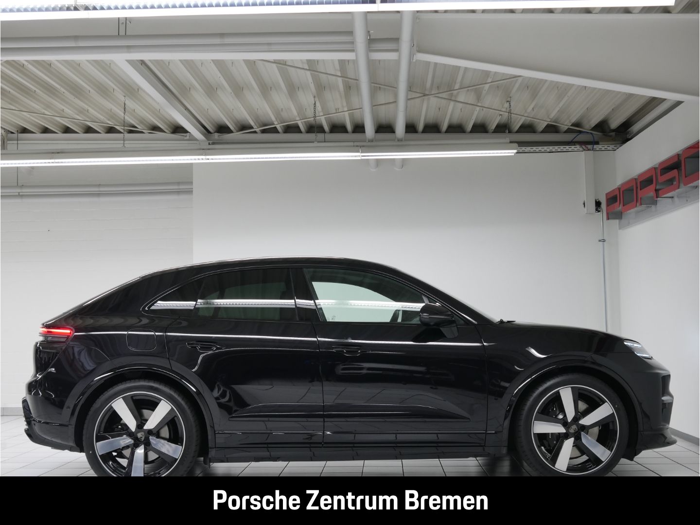 Porsche Macan Electric Turbo Sportpaket - Samsaru's Car Outlet