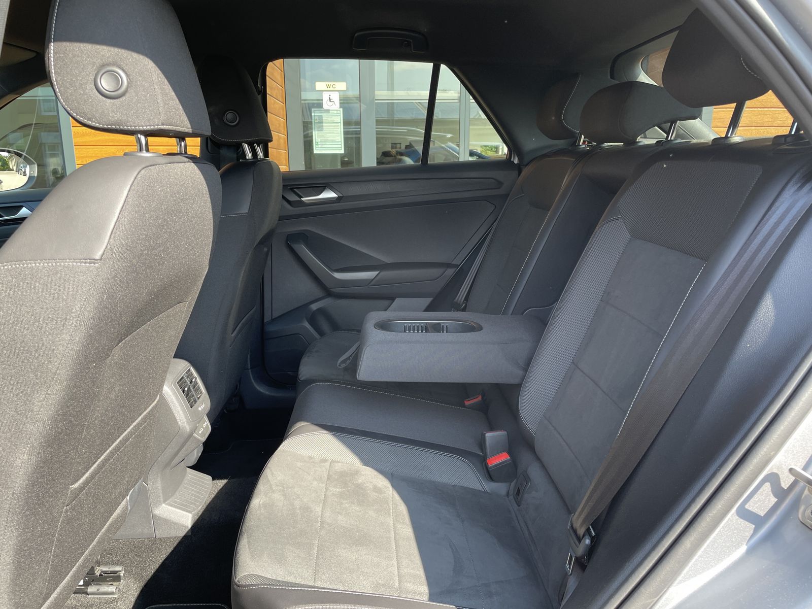Volkswagen T-Roc 2.0 TDI R-Line - Samsaru's Car Outlet