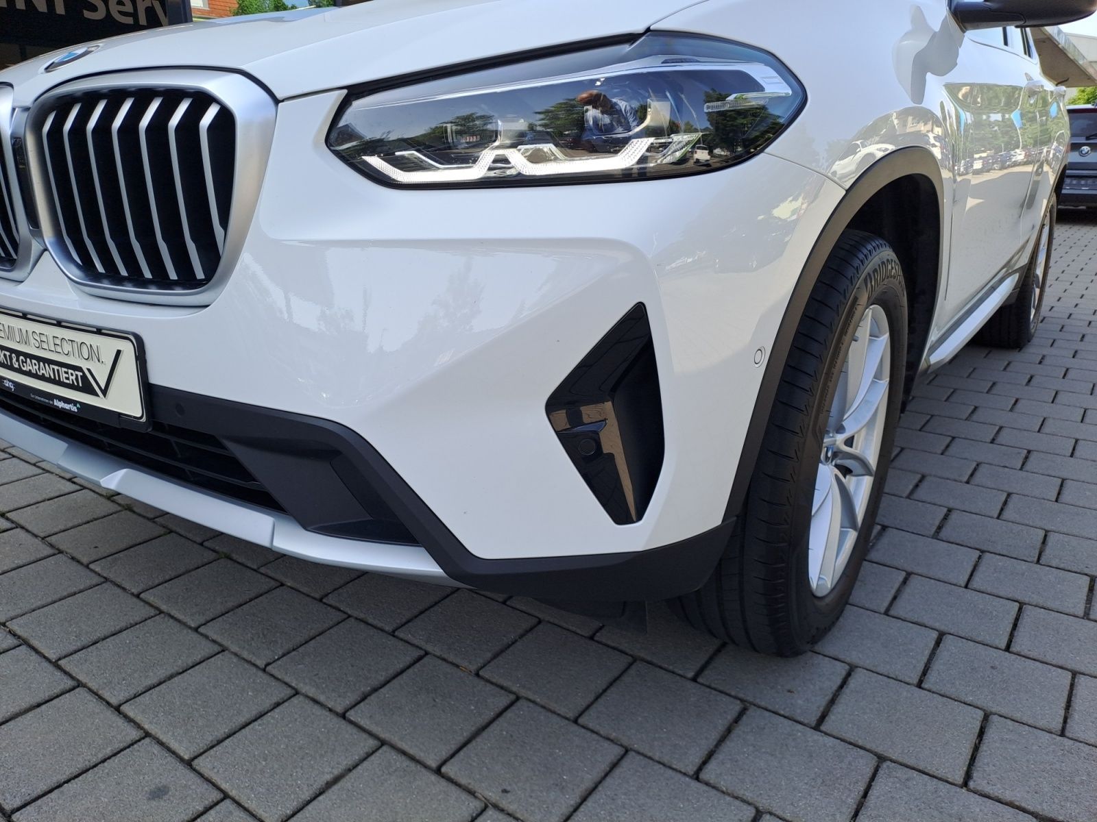 BMW X3 xDrive20iA Facelift - Samsaru's Car Outlet