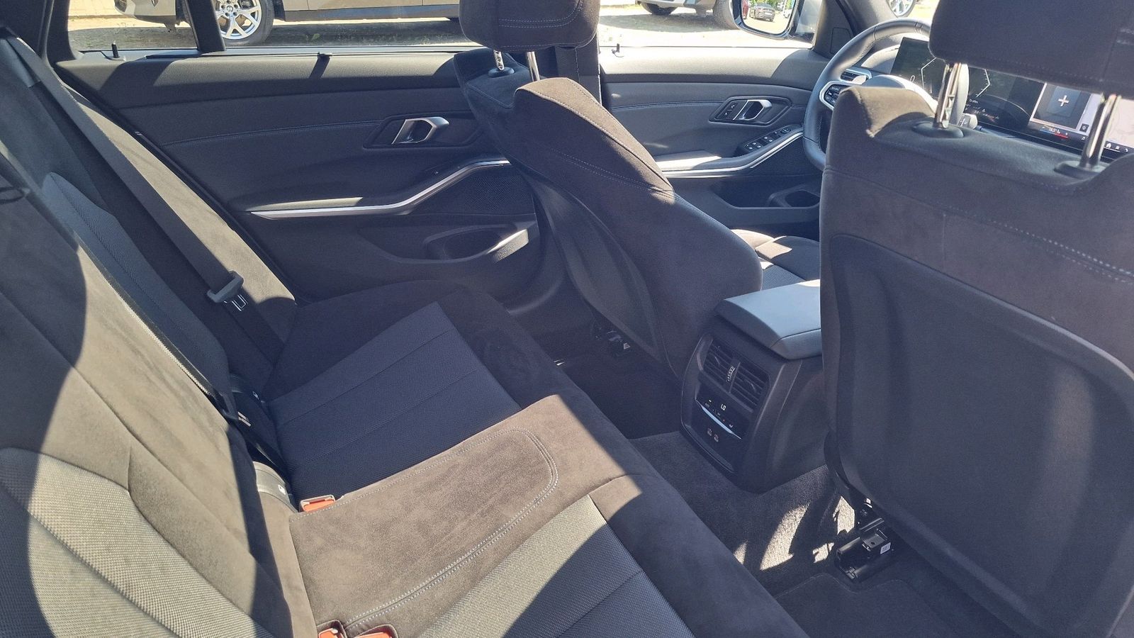 BMW 330i xDrive M Sportpaket Head-Up HiFi DAB LED