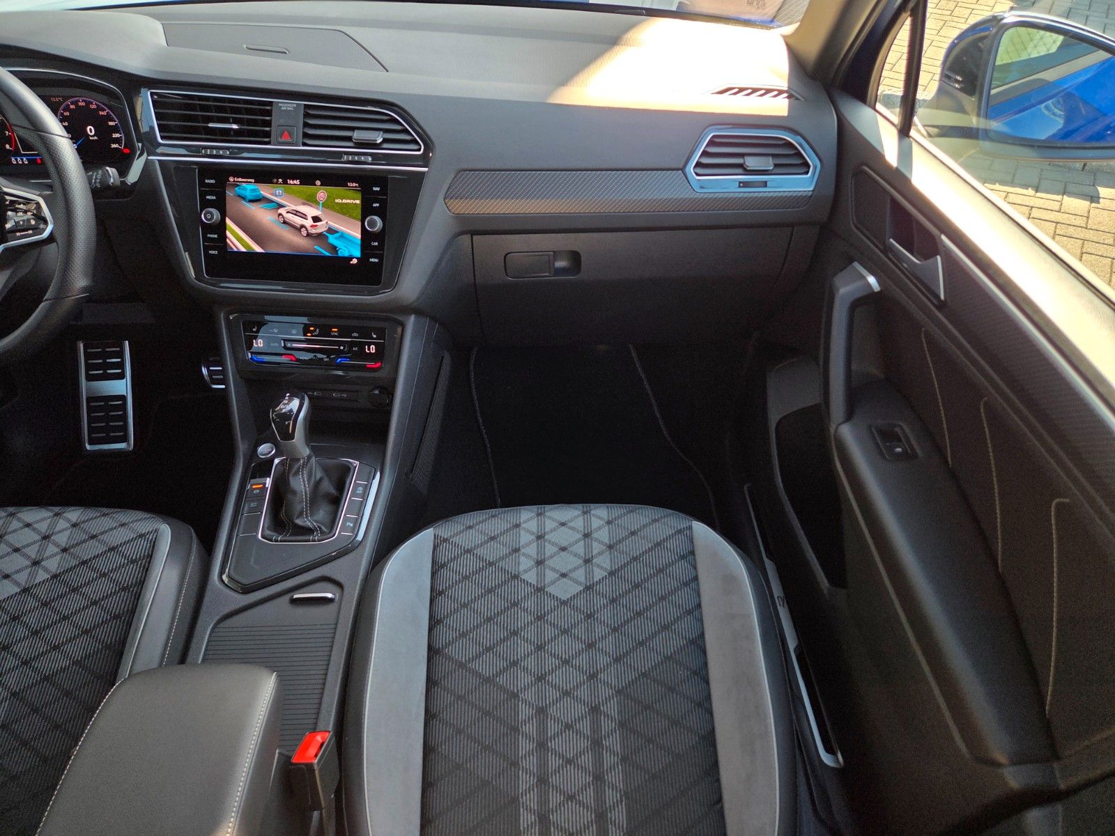 Volkswagen TIGUAN R-LINE Black - Samsaru's Car Outlet