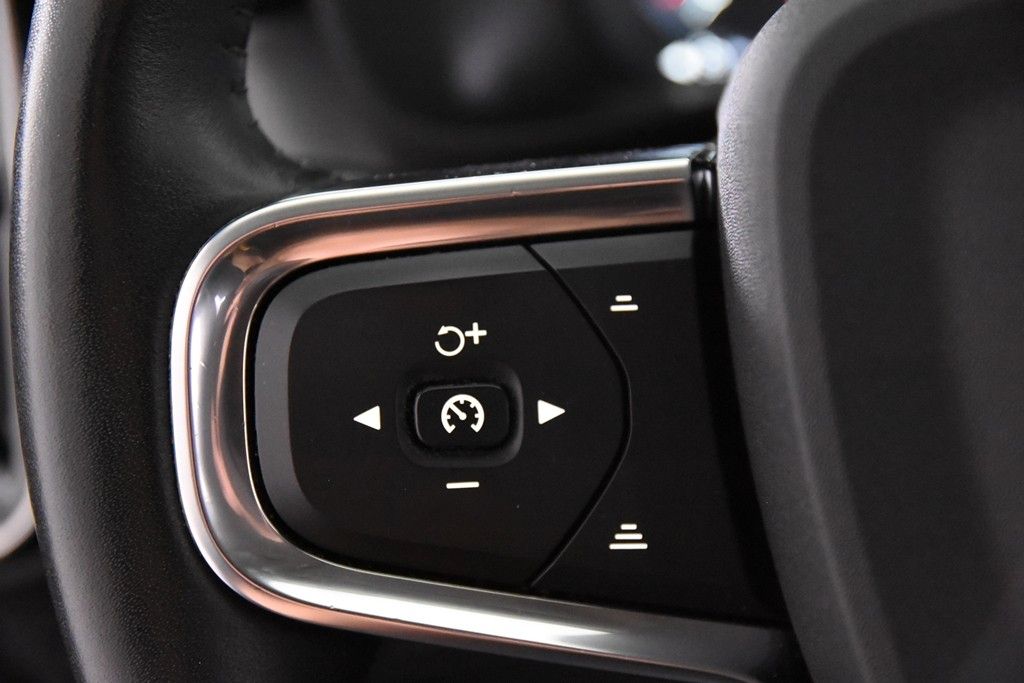 Volvo XC40 T4 Recharge Inscription - Samsaru's Car Outlet