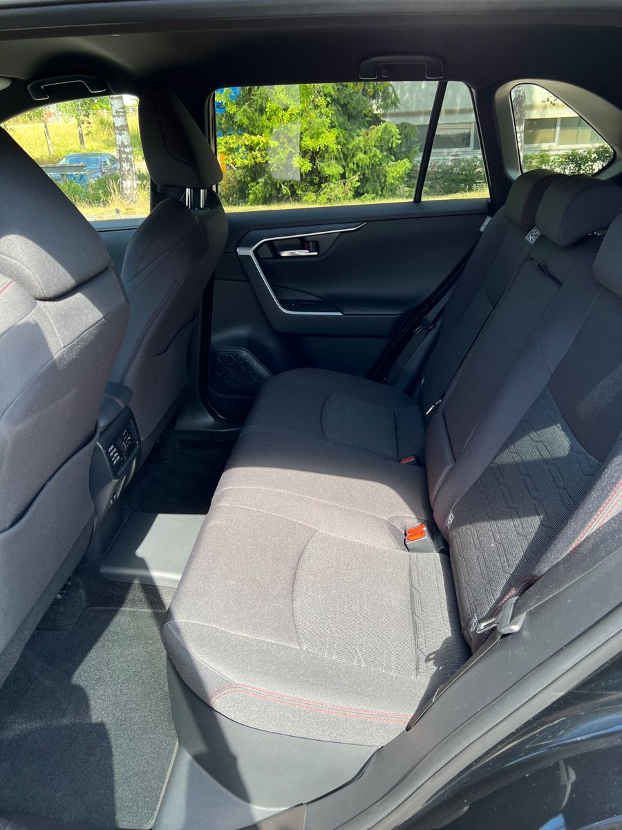 Toyota RAV 4 2.5 Plug-In Hybrid 4x4 - Samsaru's Car Outlet