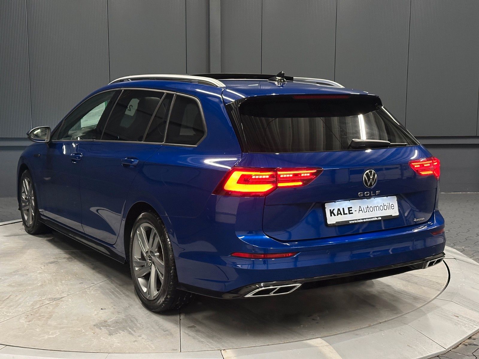 Volkswagen Golf Variant R-Line 4Motion*PANORAMA*AHK*Standhz