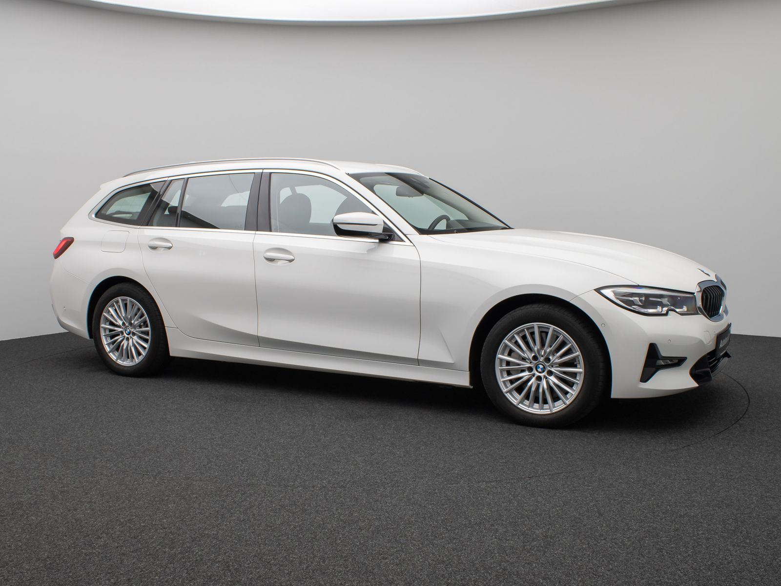 BMW 330e xD Sport Line - Samsaru's Car Outlet