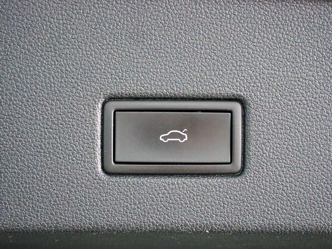 Volkswagen T-Roc 1.5 TSI DSG R-Line - Samsaru's Car Outlet