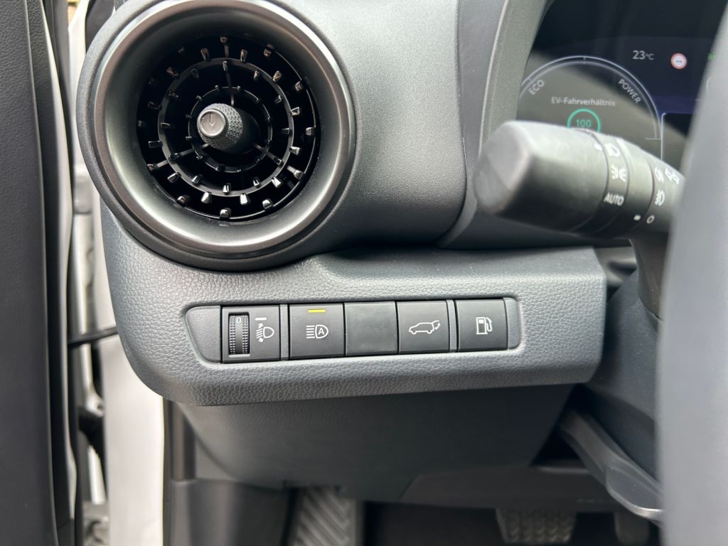 Toyota C-HR 1.8 Hybrid Black&White