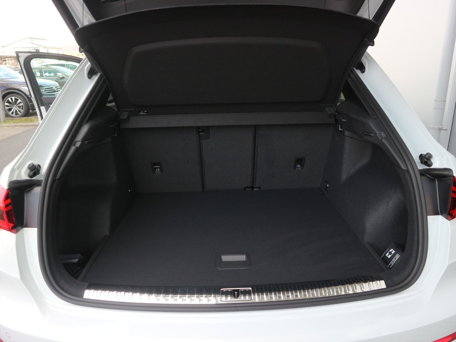 Audi Q3 S line 40 TDI quattro - Samsaru's Car Outlet