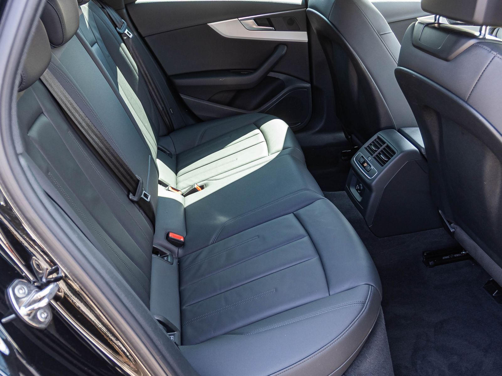 Audi A4 Avant advanced 35TFSI Stronic - Samsaru's Car Outlet