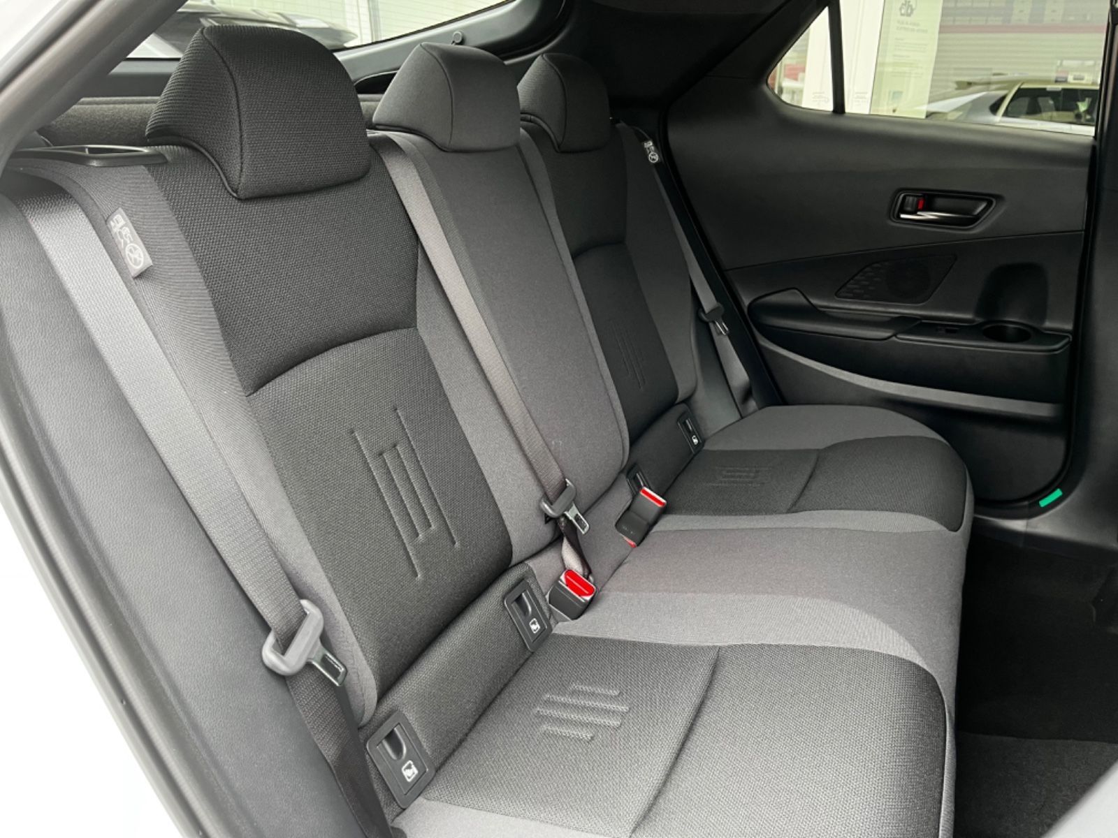 Toyota C-HR 1.8l Hybrid Team - Samsaru's Car Outlet