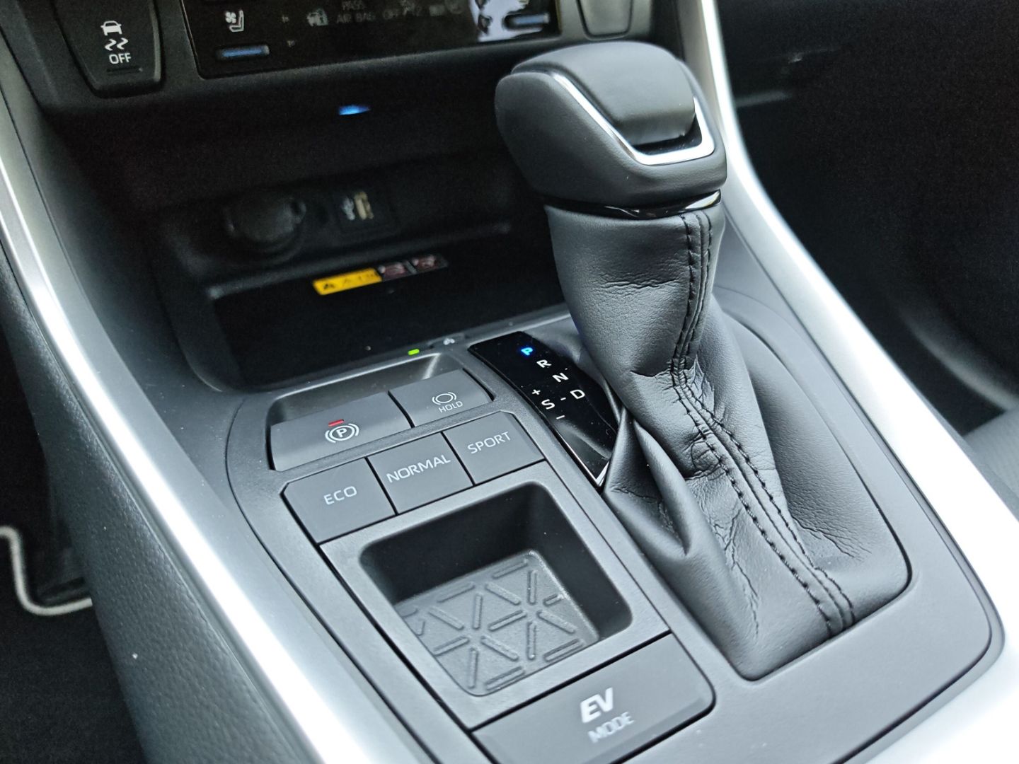 Toyota RAV 4 2.5 Hybrid 4x2 Lounge +Leder +Sitzbelüftun