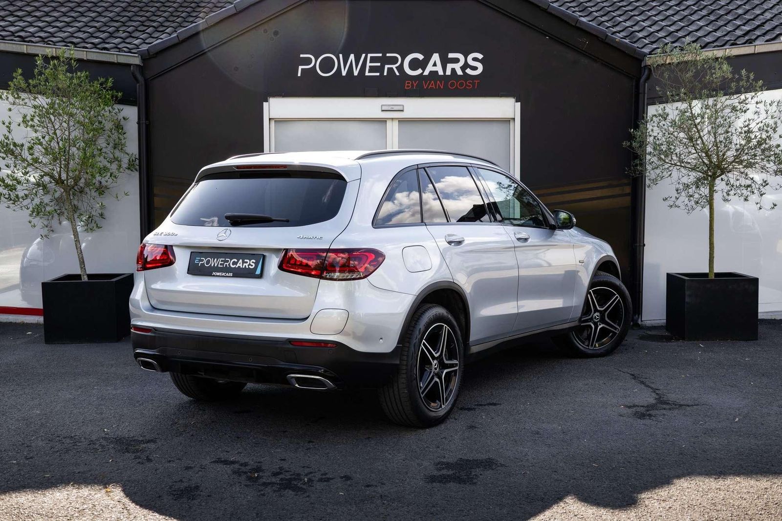 Mercedes-Benz GLC 300 e AMG Line - Samsaru's Car Outlet