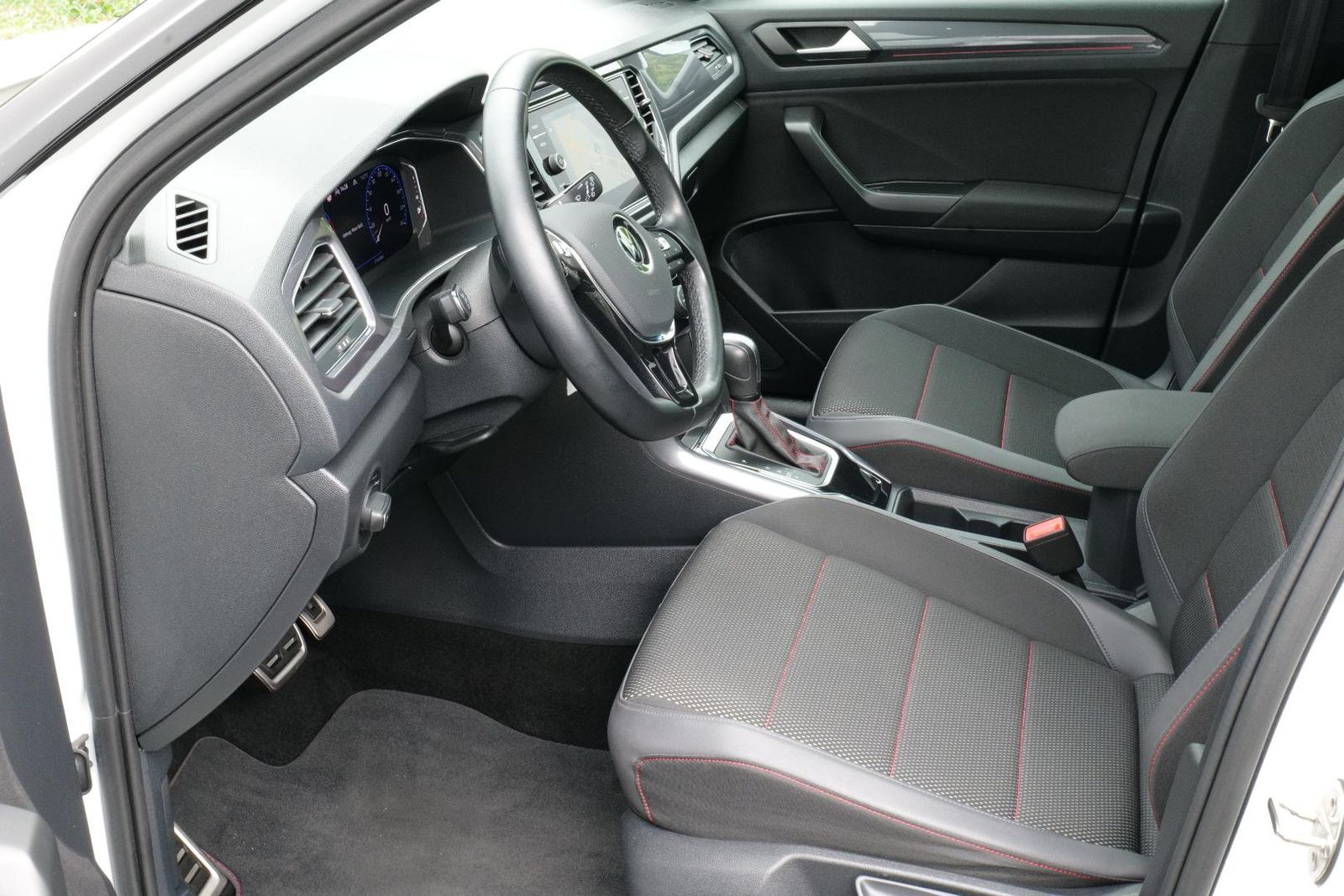 Volkswagen T-ROC Sport 1.5 TSI - Samsaru's Car Outlet