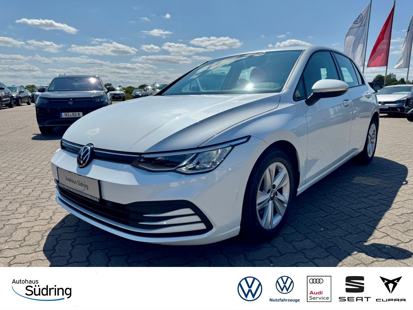 Volkswagen Golf VIII 1.0 TSI Life - Samsaru's Car Outlet