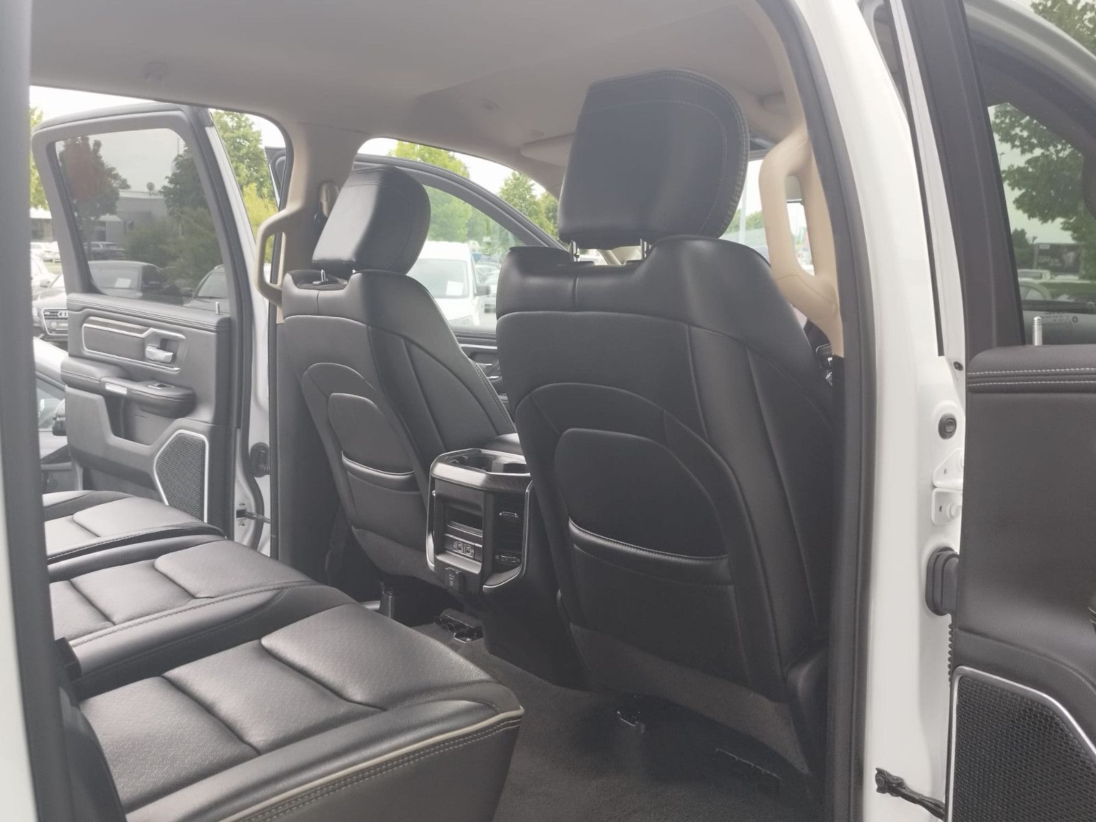 Dodge RAM 1500 Laramie Crew Cab 4x4  Kamera Leder LED
