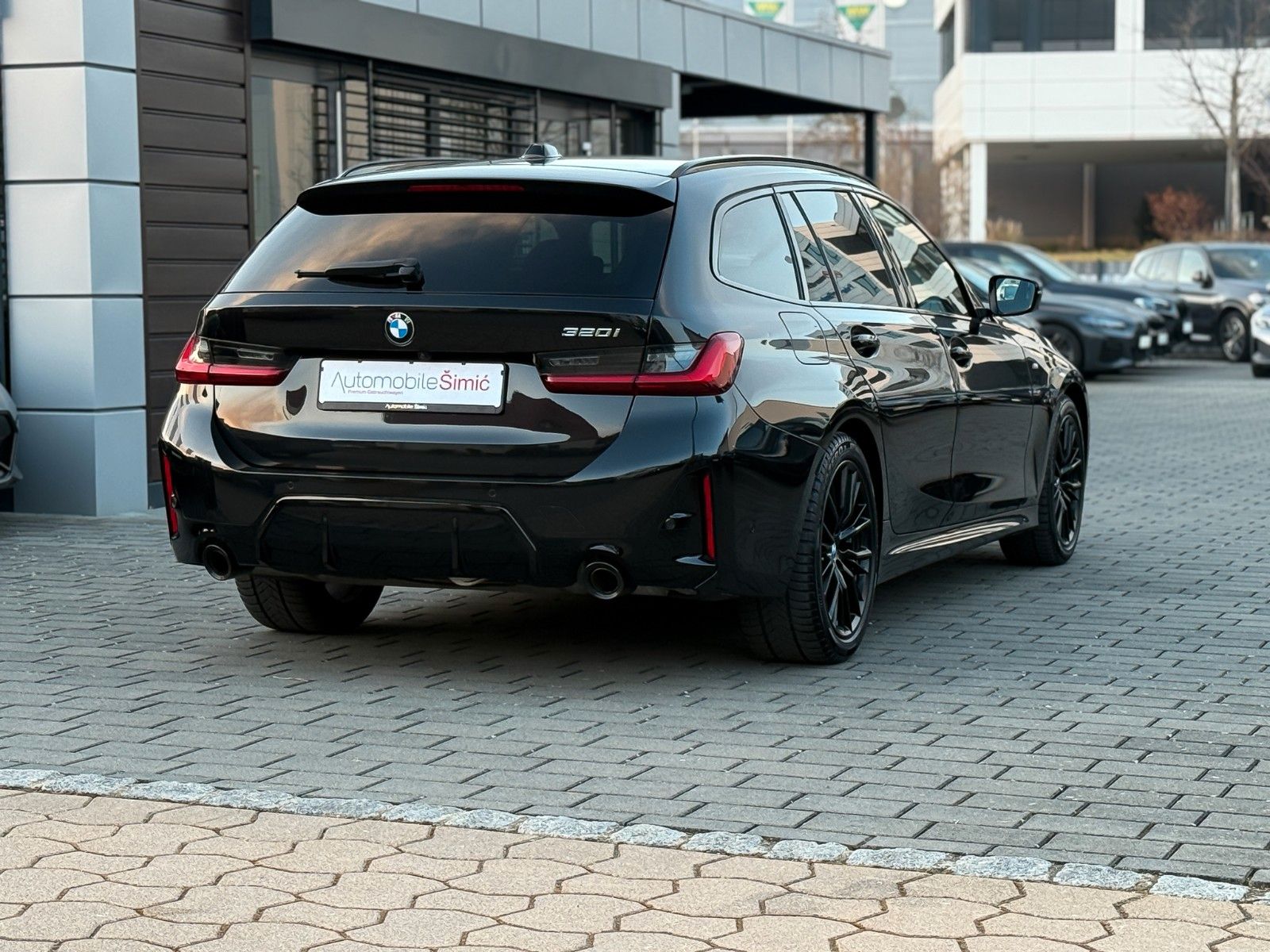BMW 320i M Sport 18" HuD AHK Pano ACC 360° hifi LED+