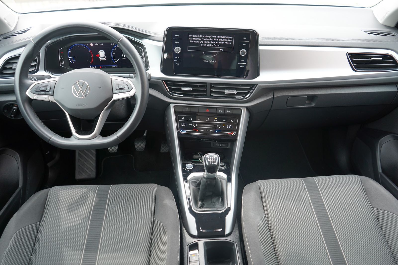 Volkswagen T-Roc 1.0 TSI Life - Samsaru's Car Outlet