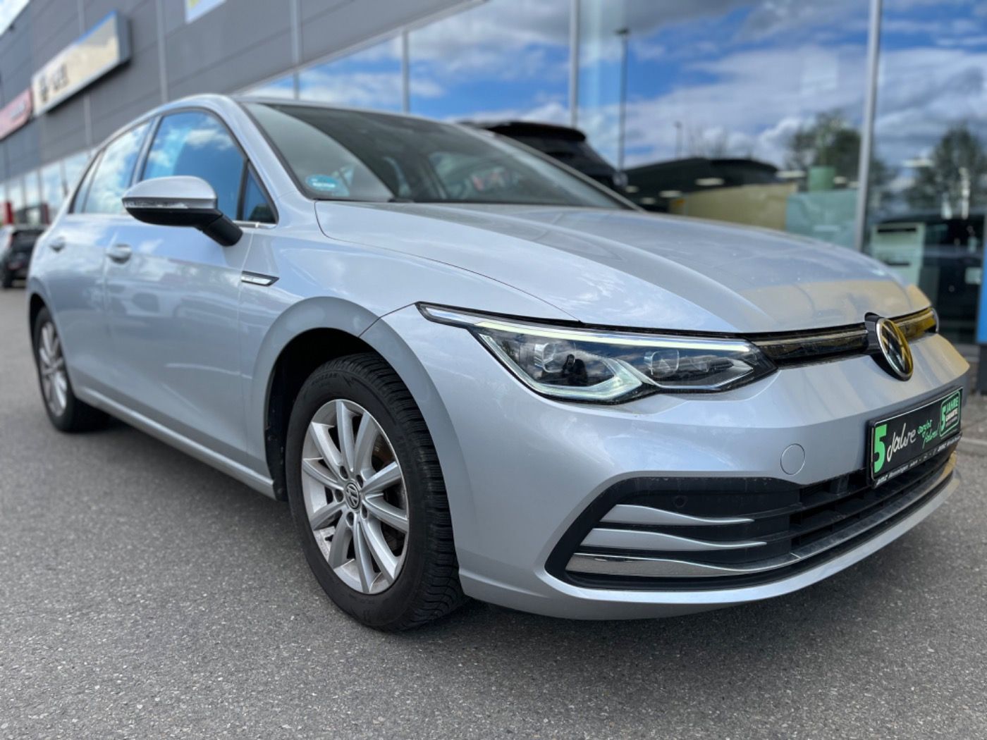 Volkswagen Golf VIII 1.5 TSI Style - Samsaru's Car Outlet