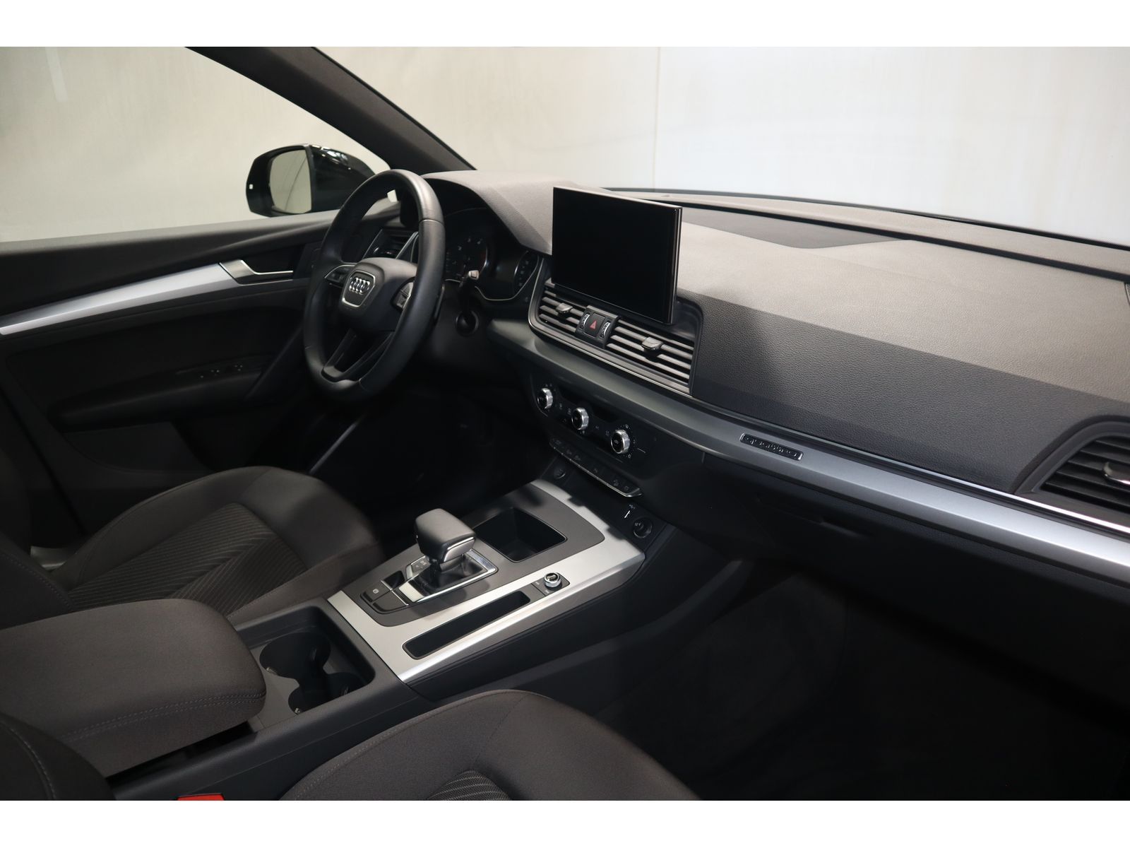 Audi Q5 40 TDI quattro S line - Samsaru's Car Outlet