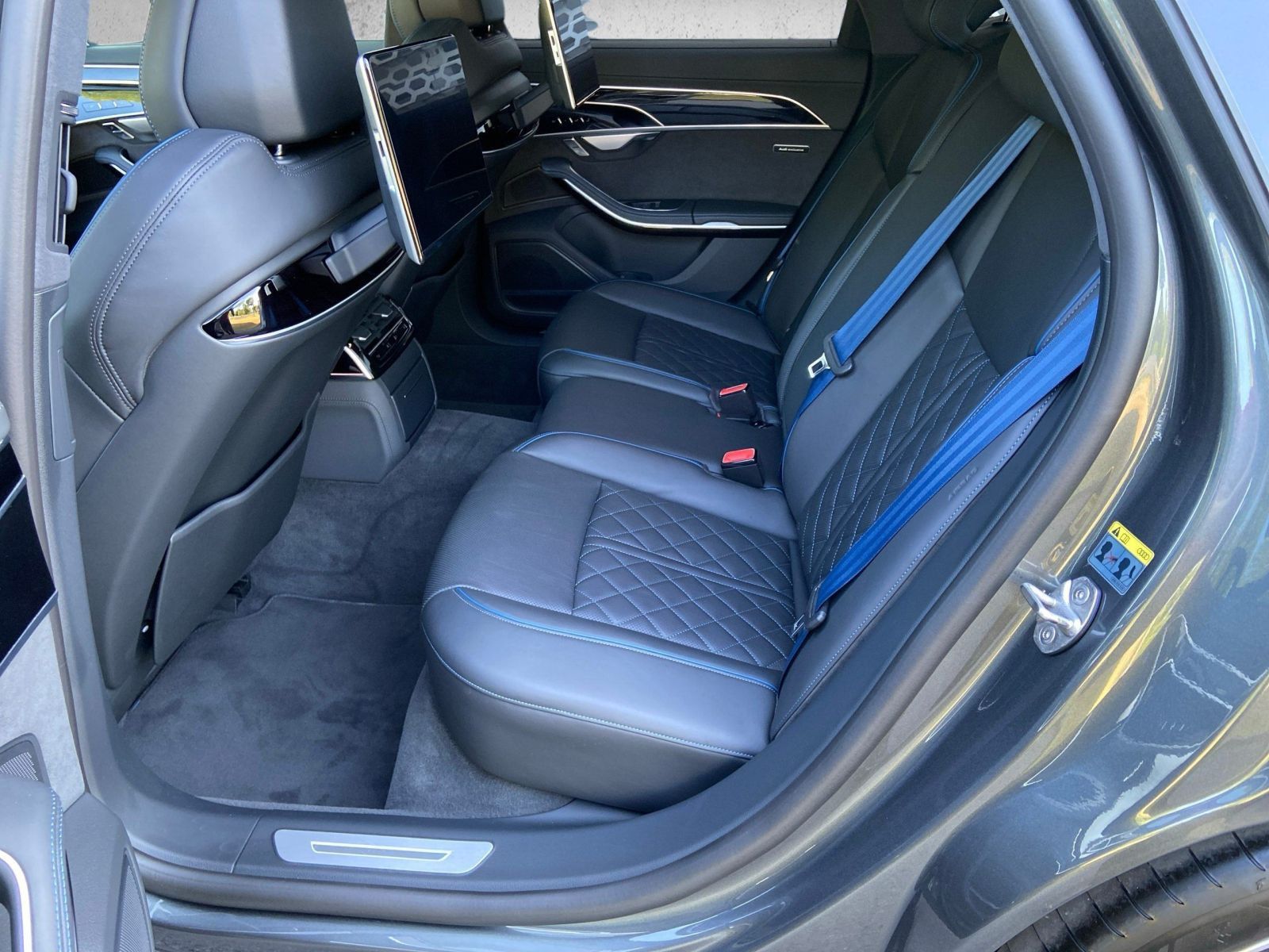 Audi A8 60 TFSIe quattro - Samsaru's Car Outlet