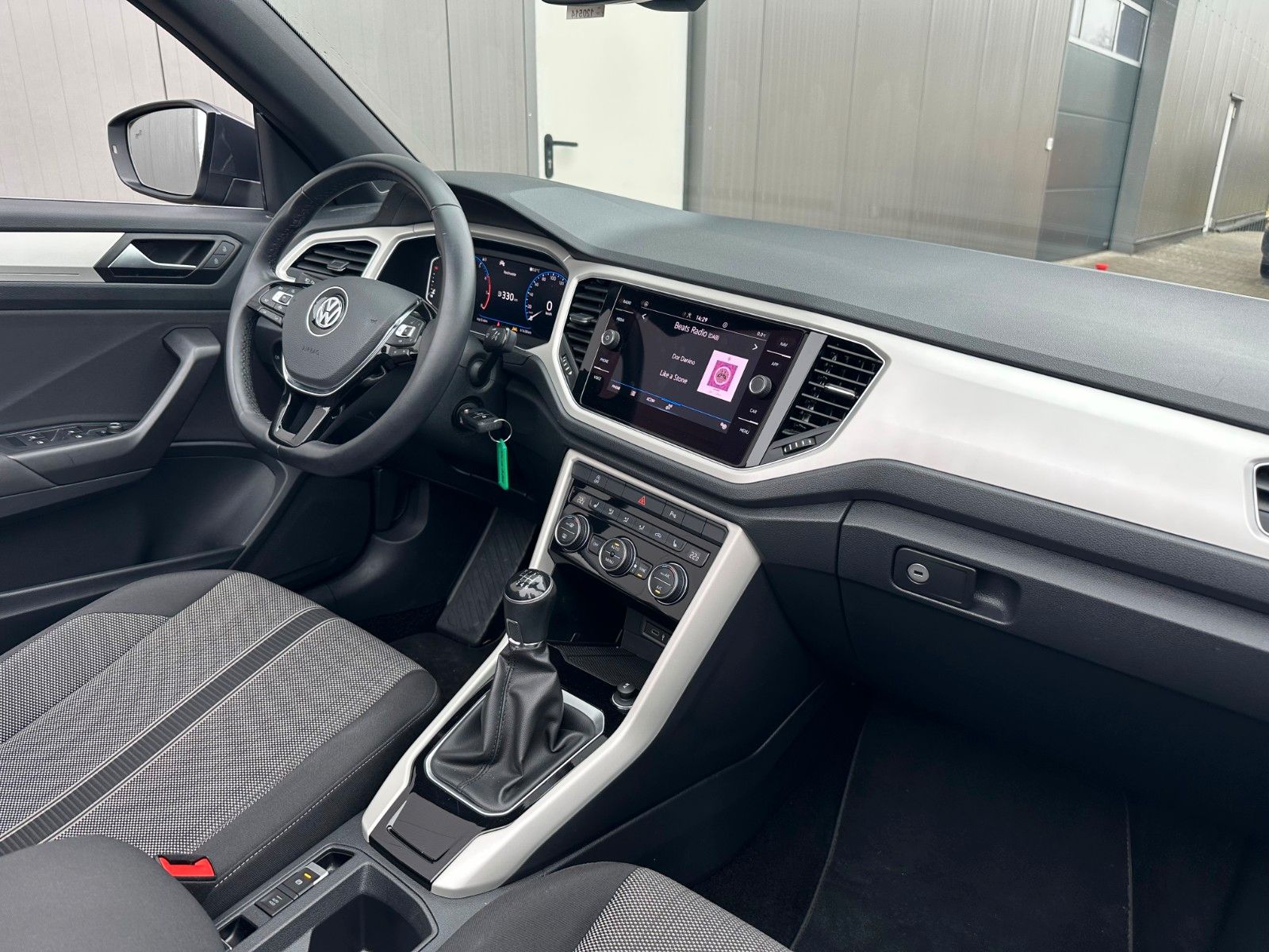 Volkswagen T-Roc 1.5 TSI Cabriolet Style - Samsaru's Car Outlet