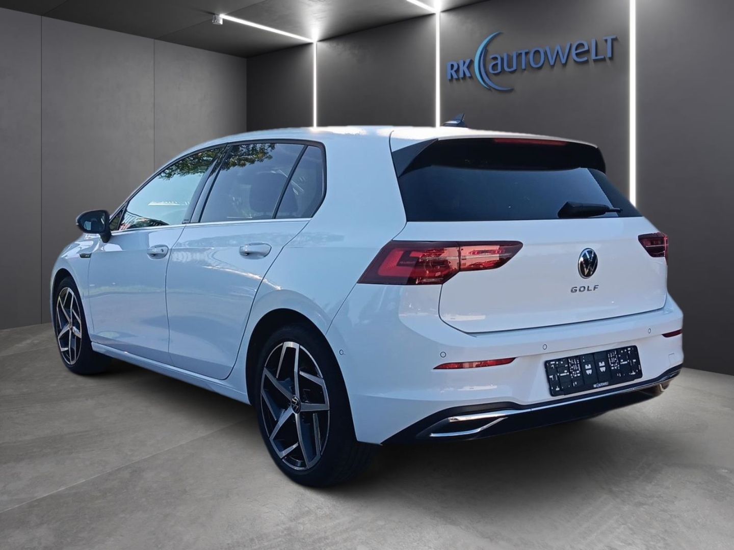 Volkswagen Golf 8 VIII Style 1.5 TSI - Samsaru's Car Outlet