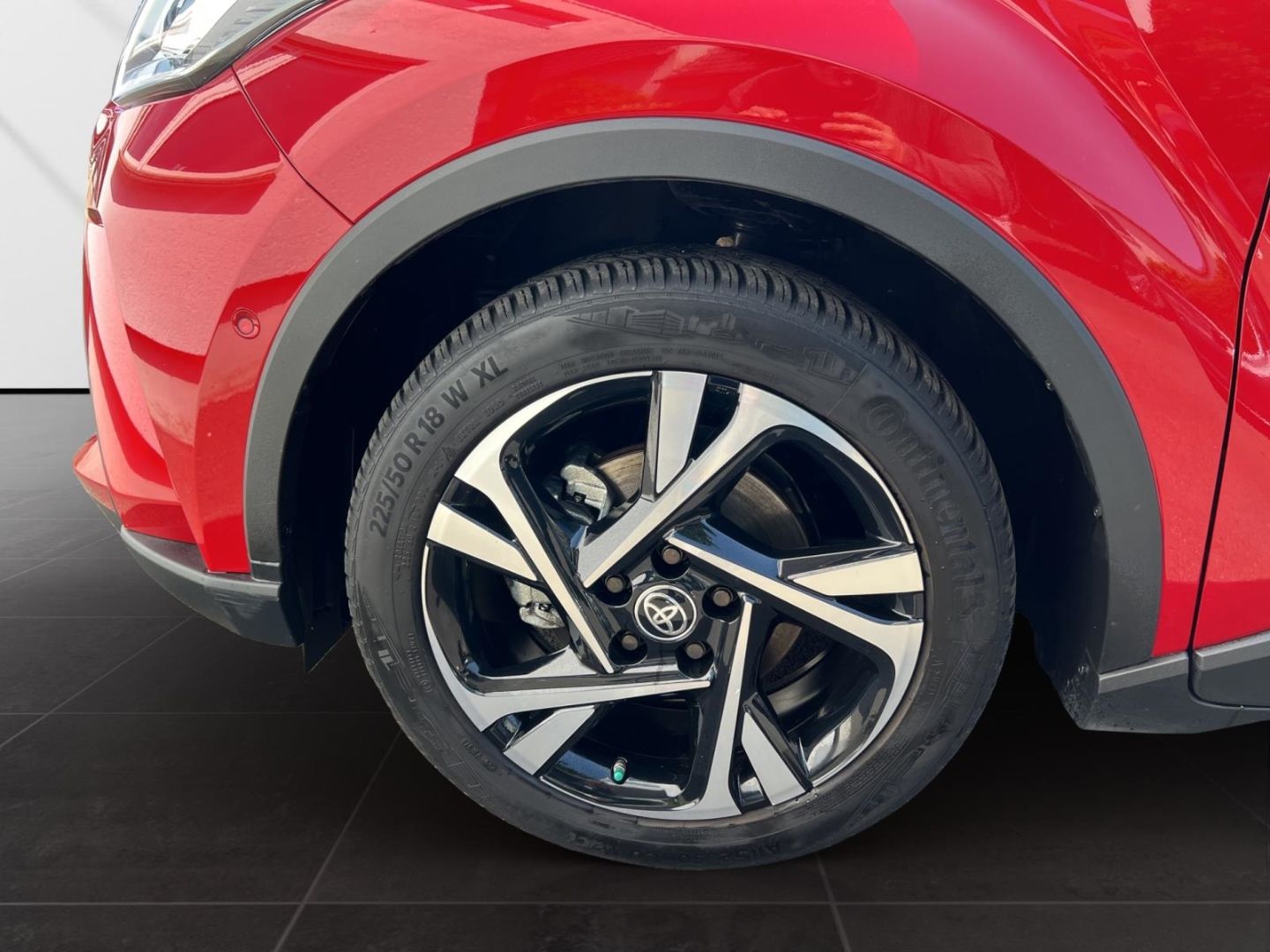 Toyota C-HR 2.0 Hybrid - Samsaru's Car Outlet