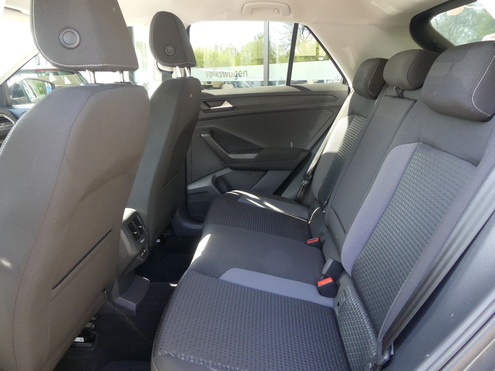Volkswagen T-Roc 1.5 TSI Active - Samsaru's Car Outlet