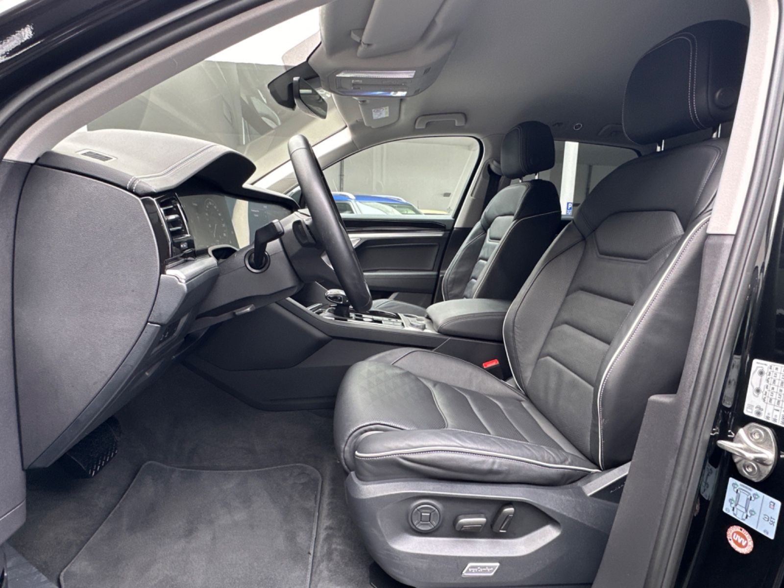 Volkswagen Touareg 3.0 TDI 4M Elegance - Samsaru's Car Outlet