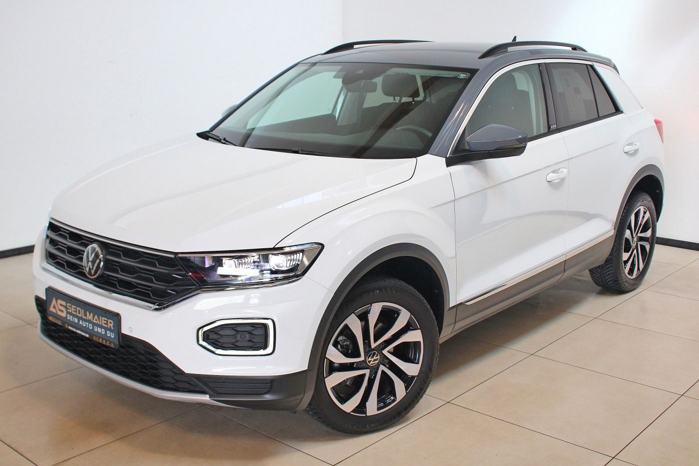 Volkswagen T-Roc 1.5 TSI Active - Samsaru's Car Outlet