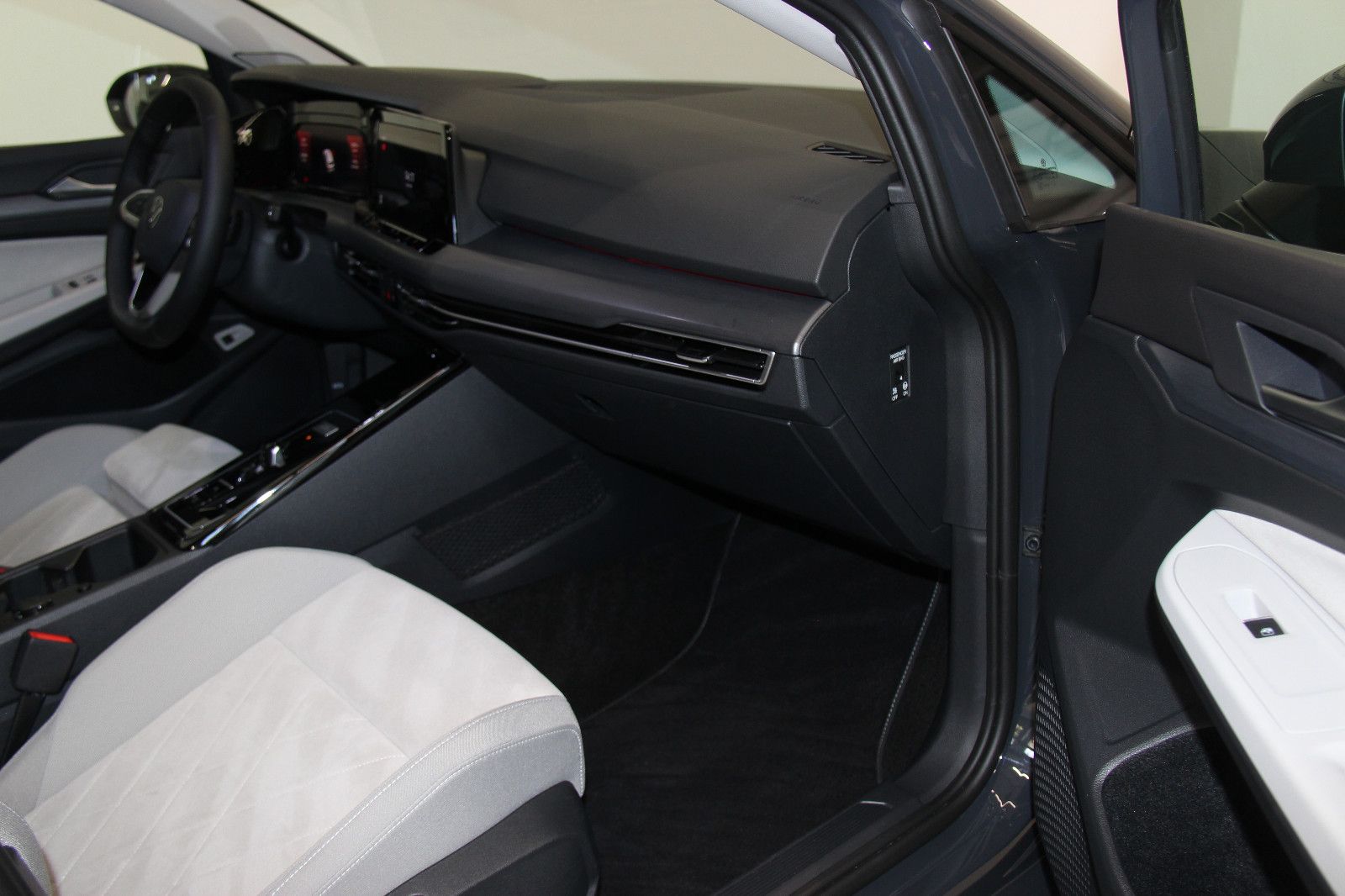 Volkswagen Golf 8 Var.Style 2.0 TDI DSG - Samsaru's Car Outlet