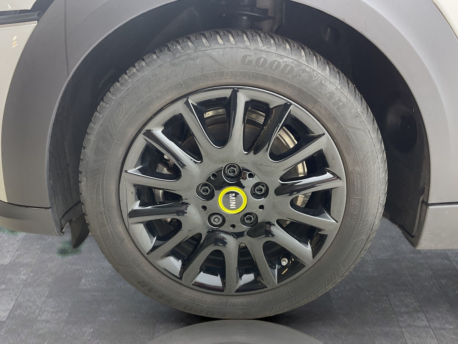 MINI Cooper SE - Samsaru's Car Outlet