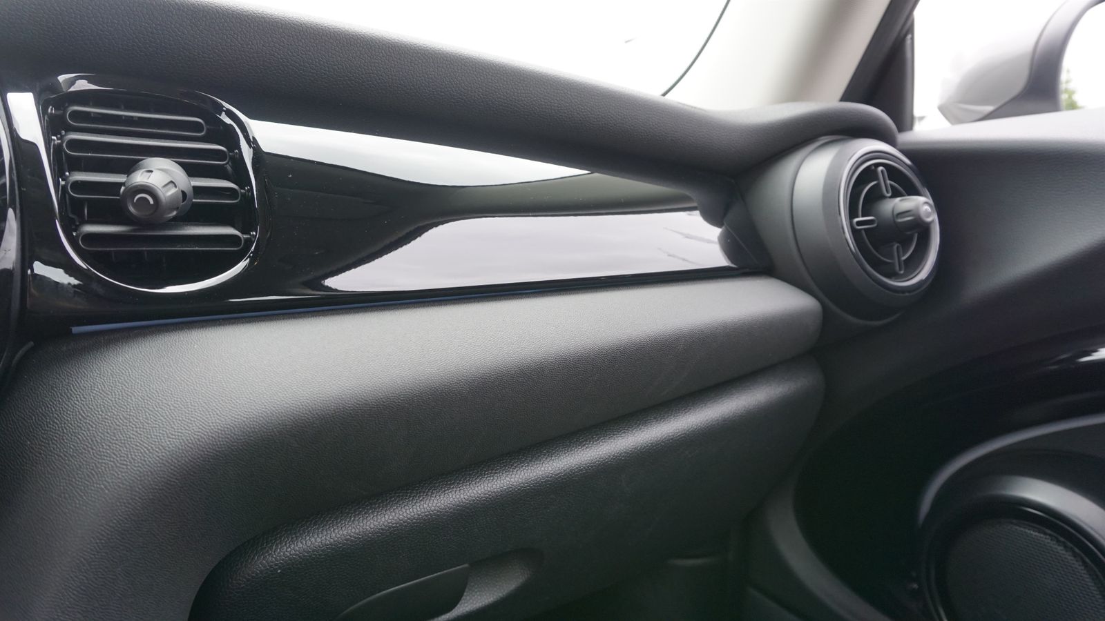 MINI One Hatch - Samsaru's Car Outlet