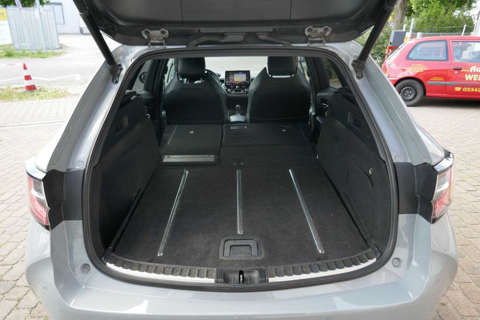Toyota Corolla 2.0 Hybrid Lounge - Samsaru's Car Outlet