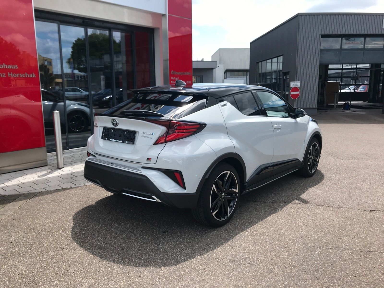 Toyota C-HR 2.0L Hybrid GR Sport - Samsaru's Car Outlet