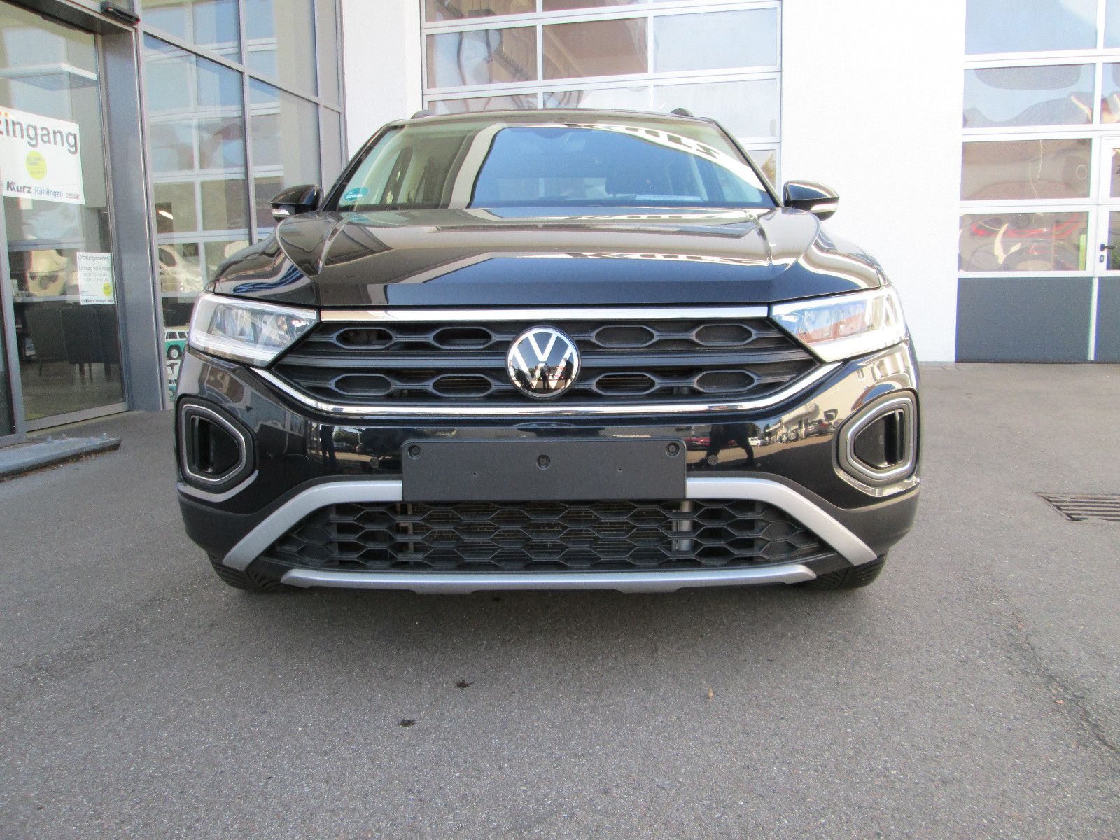 Volkswagen T-Roc Life - Samsaru's Car Outlet