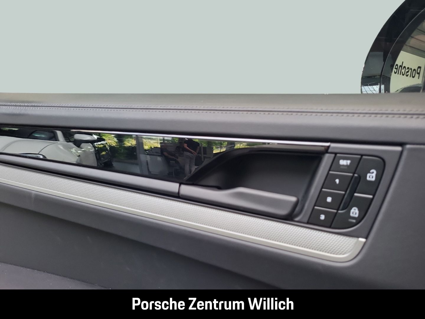 Porsche Cayenne Panoramadach Luftfederung LED-Matrix